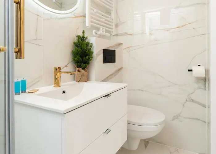 Downtown With Mezzanine By Bookinghost *