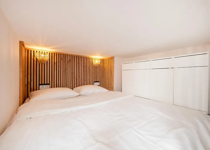 Downtown With Mezzanine By Bookinghost وودج