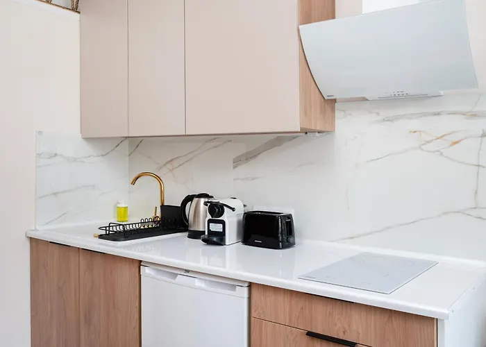 Downtown With Mezzanine By Bookinghost وودج