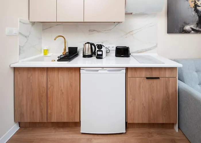 Downtown With Mezzanine By Bookinghost * وودج