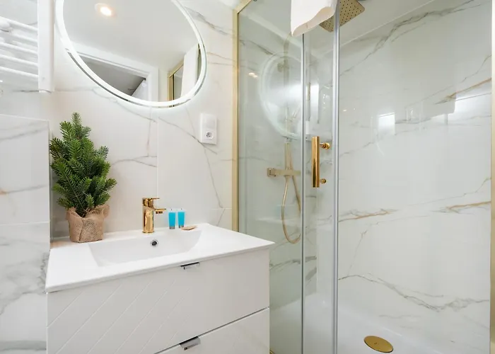 Downtown With Mezzanine By Bookinghost Lägenhet