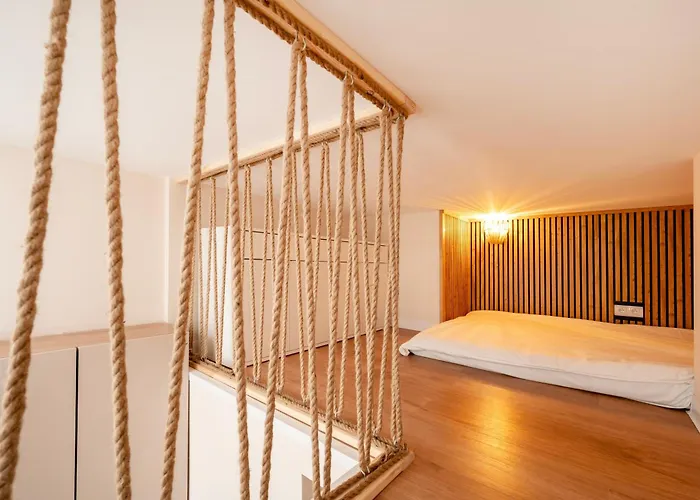 Downtown With Mezzanine By Bookinghost Lägenhet