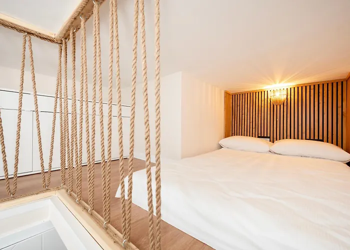 Downtown With Mezzanine By Bookinghost شقة *