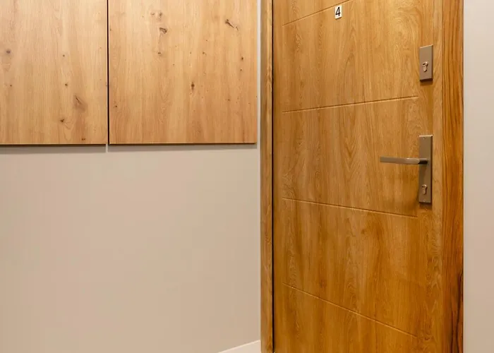 Lägenhet Downtown With Mezzanine By Bookinghost